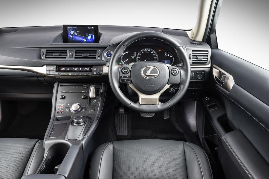 Торпедо Lexus CT200h 2018 года  (ZA) (фото 36 из 40)